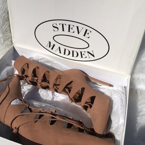 Steve Madden | Lace Up Bootie heel - Picture 1 of 7